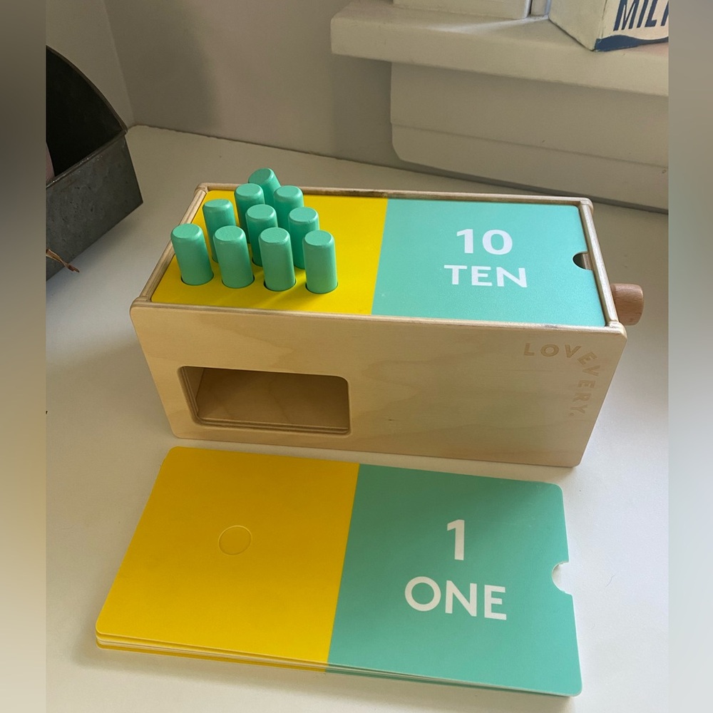 Lovevery Free Spirit counting box